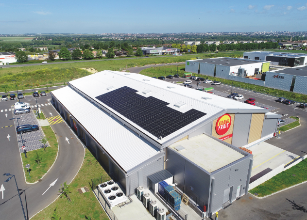 panneaux solaire sur la toiture du Grand Frais à Caen